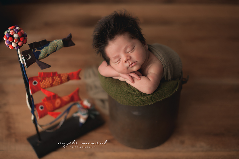 Charlottesville newborn photographer photographing baby Leo