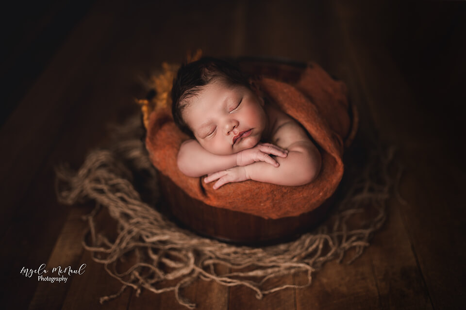 keep a newborn calm, ways to keep keep a newborn calm during newborn photography session, The Best Newborn Photographer in Charlottesville Virginia