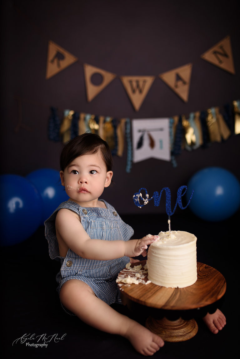 Crozet Cake Smash Photographer Photographing Rowan’s Birthday