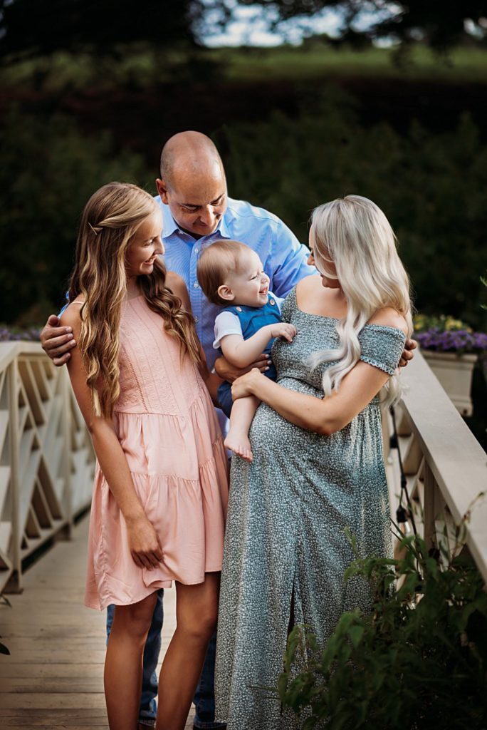 Michelles Maternity Photos with her family of 4