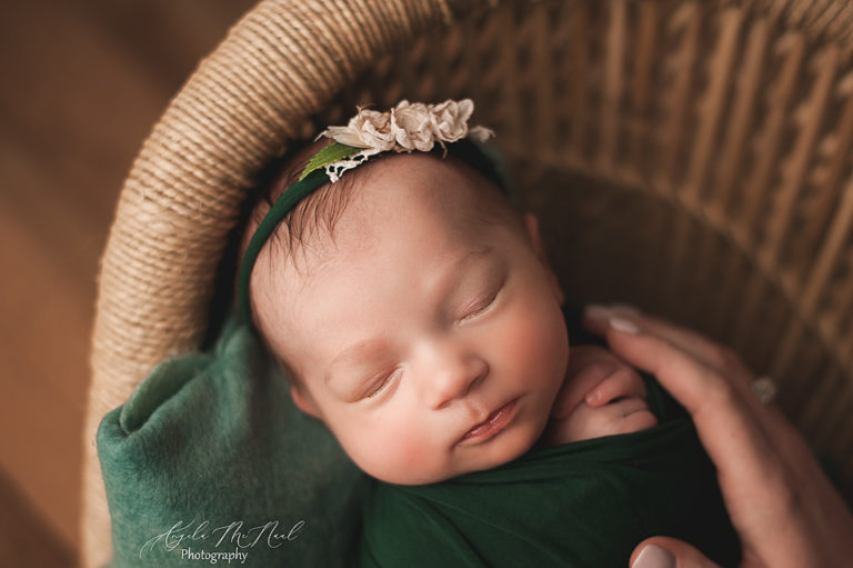 5 ways to keep a newborn calm during their newborn photography session
