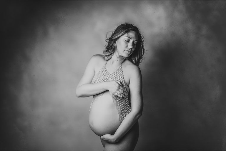 When and WHY should I book a studio maternity session?